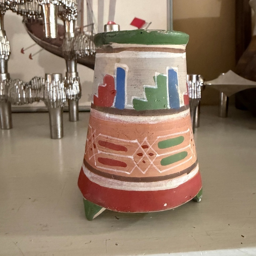 Vintage Mexican Folk Art Pottery Mini Tripod Vase Redware Handmade Aztec Style - Picture 3 of 10